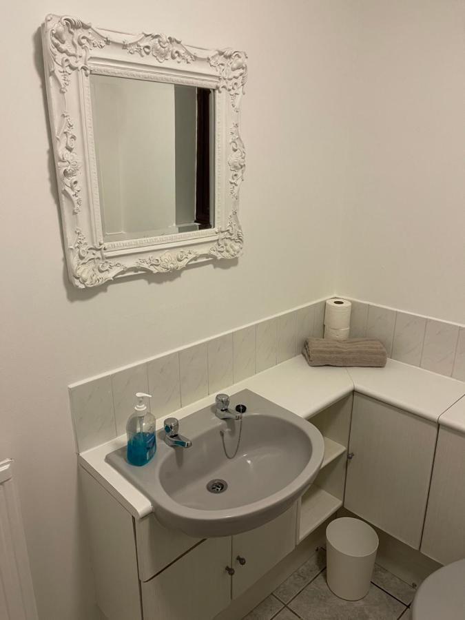 Large, Quiet, Sleeps 16, 4 Bathrooms, Parking, เลสเตอร์ ภายนอก รูปภาพ